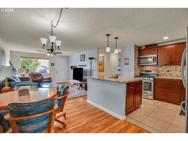 1550 RAINIER Rd, Woodburn, OR 97071