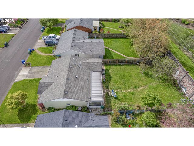 1550 RAINIER Rd, Woodburn, OR 97071