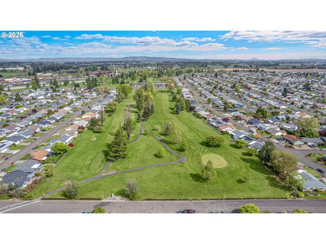 1550 RAINIER Rd, Woodburn, OR 97071