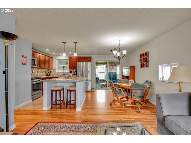 1550 RAINIER Rd, Woodburn, OR 97071