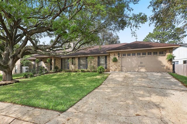 115 Bayou Glen Street, Hitchcock, TX 77563