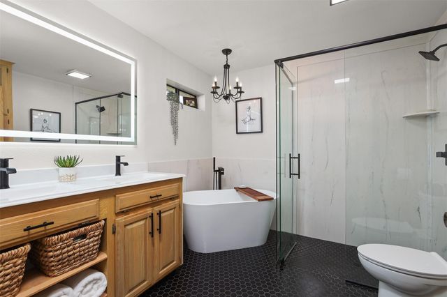 115 Bayou Glen Street, Hitchcock, TX 77563