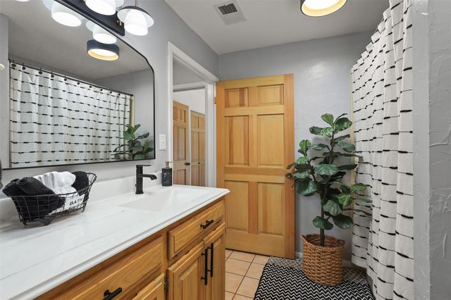 115 Bayou Glen Street, Hitchcock, TX 77563