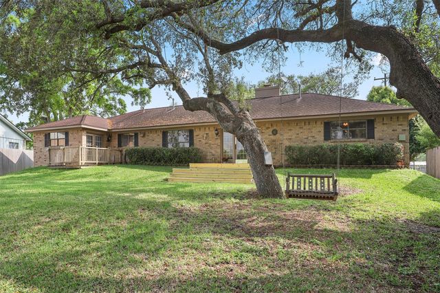 115 Bayou Glen Street, Hitchcock, TX 77563