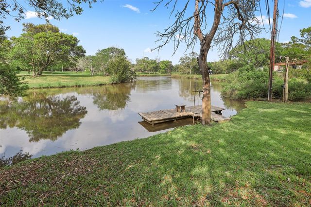 115 Bayou Glen Street, Hitchcock, TX 77563