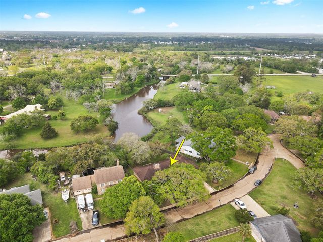 115 Bayou Glen Street, Hitchcock, TX 77563