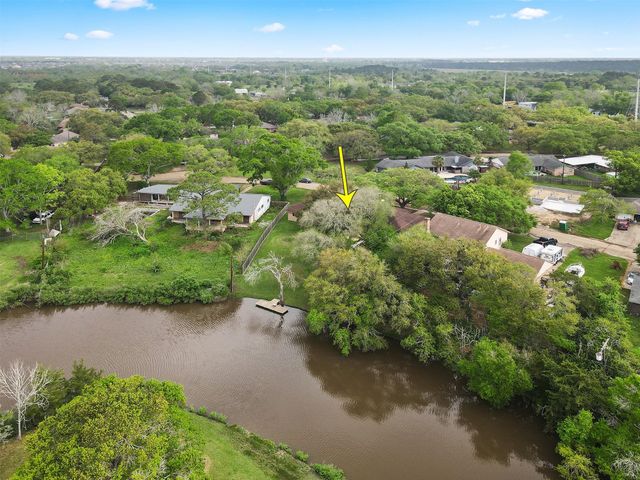 115 Bayou Glen Street, Hitchcock, TX 77563