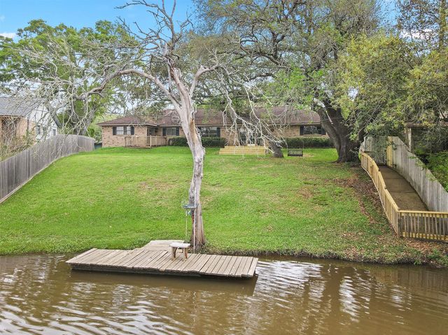 115 Bayou Glen Street, Hitchcock, TX 77563