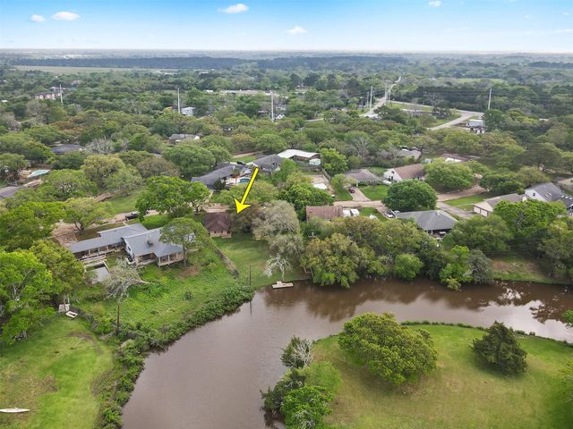 115 Bayou Glen Street, Hitchcock, TX 77563