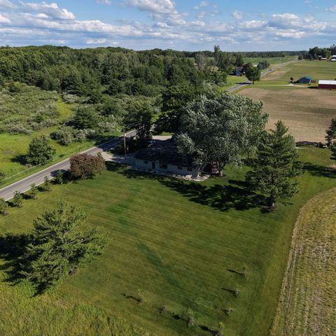 11717 N Whiteville Road, Farwell, MI 48622