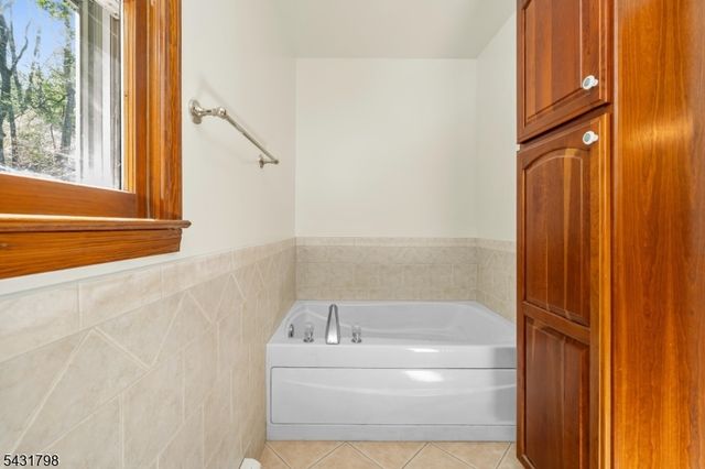 25 Hope Rd, Liberty Twp., NJ 07838