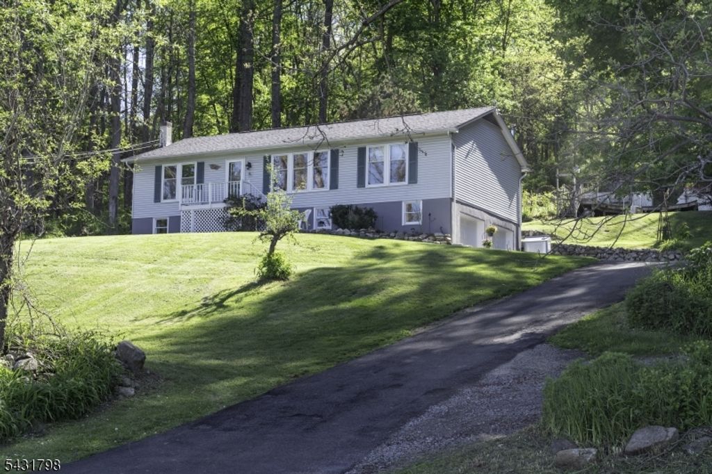 25 Hope Rd, Liberty Twp., NJ 07838