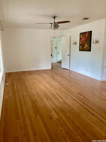 133 BEVERLY DR, San Antonio, TX 78201