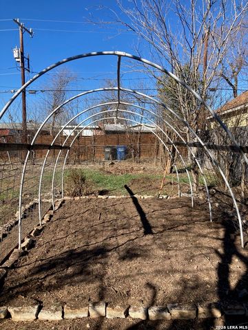 133 BEVERLY DR, San Antonio, TX 78201