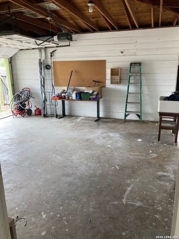 133 BEVERLY DR, San Antonio, TX 78201