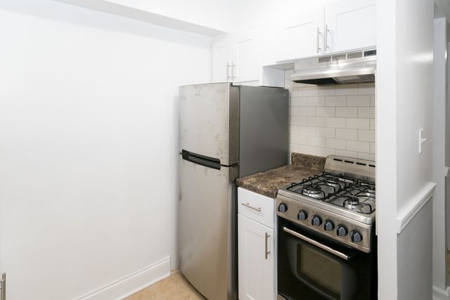 906 W Montrose Avenue GDN, Chicago, IL 60613