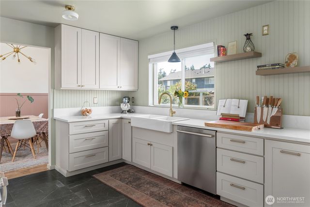 1560 SW 9TH Avenue, Oak Harbor, WA 98277