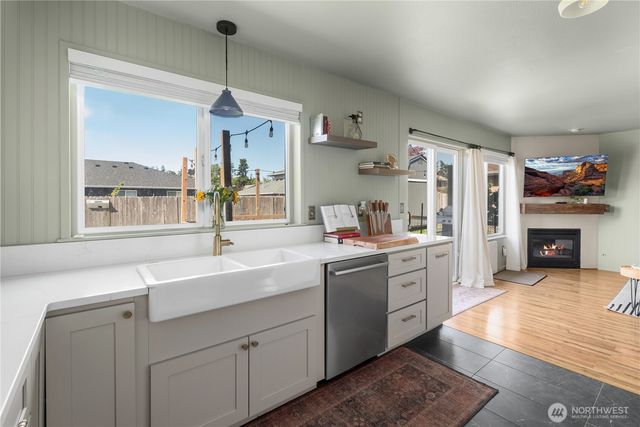 1560 SW 9TH Avenue, Oak Harbor, WA 98277