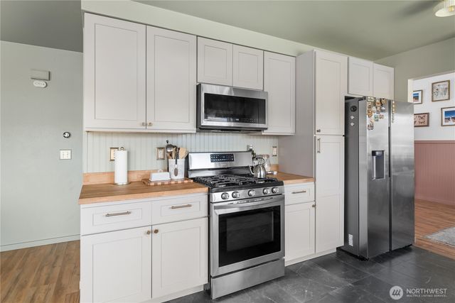 1560 SW 9TH Avenue, Oak Harbor, WA 98277