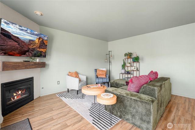 1560 SW 9TH Avenue, Oak Harbor, WA 98277