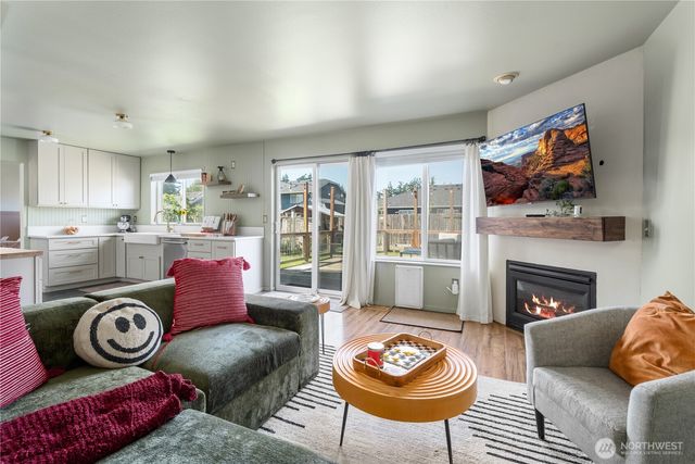 1560 SW 9TH Avenue, Oak Harbor, WA 98277