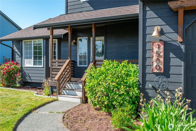 1560 SW 9TH Avenue, Oak Harbor, WA 98277