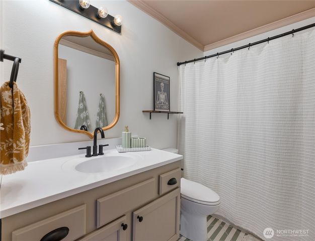 1560 SW 9TH Avenue, Oak Harbor, WA 98277