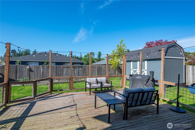 1560 SW 9TH Avenue, Oak Harbor, WA 98277