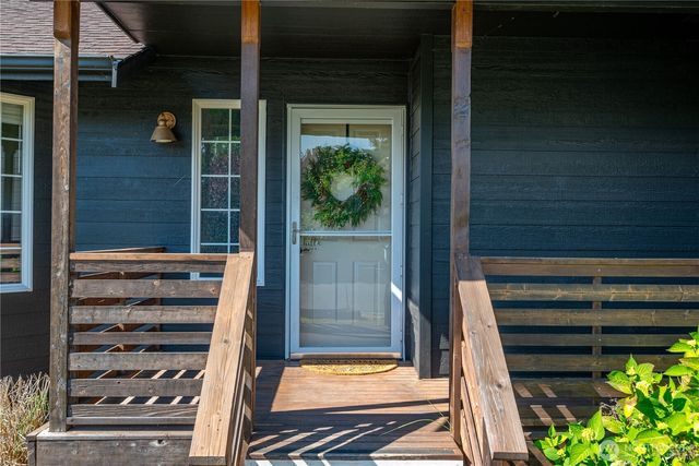 1560 SW 9TH Avenue, Oak Harbor, WA 98277