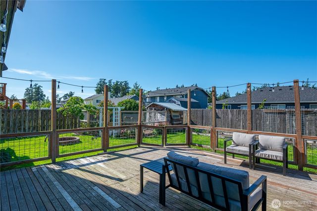 1560 SW 9TH Avenue, Oak Harbor, WA 98277