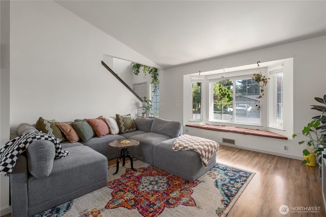 1560 SW 9TH Avenue, Oak Harbor, WA 98277