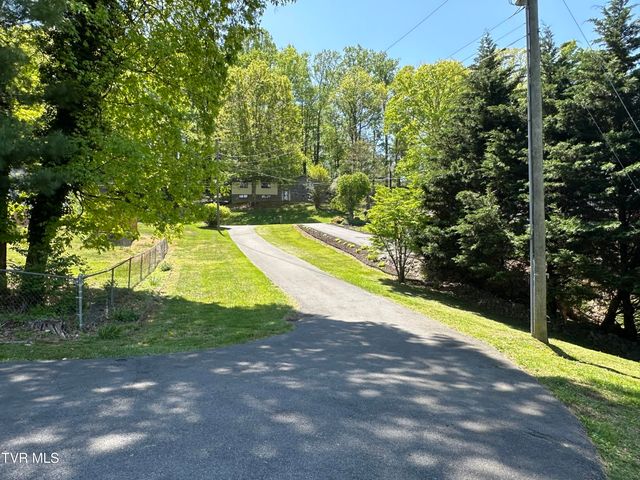 21506 Plantation Road, Bristol, VA 24202