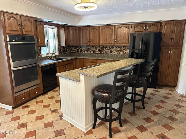 21506 Plantation Road, Bristol, VA 24202