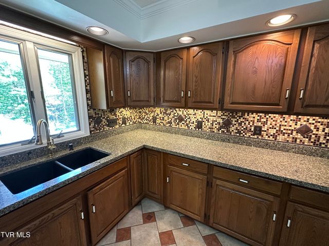 21506 Plantation Road, Bristol, VA 24202