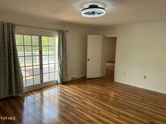 21506 Plantation Road, Bristol, VA 24202