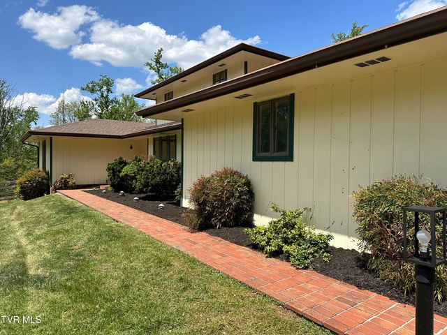 21506 Plantation Road, Bristol, VA 24202