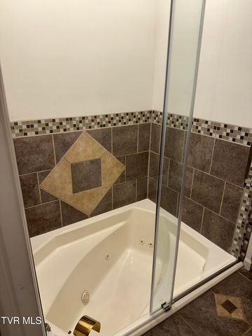 21506 Plantation Road, Bristol, VA 24202
