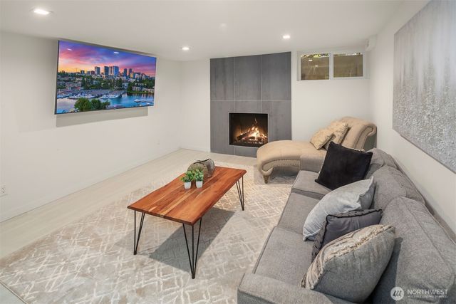 10045 NE 15th Street, Bellevue, WA 98004