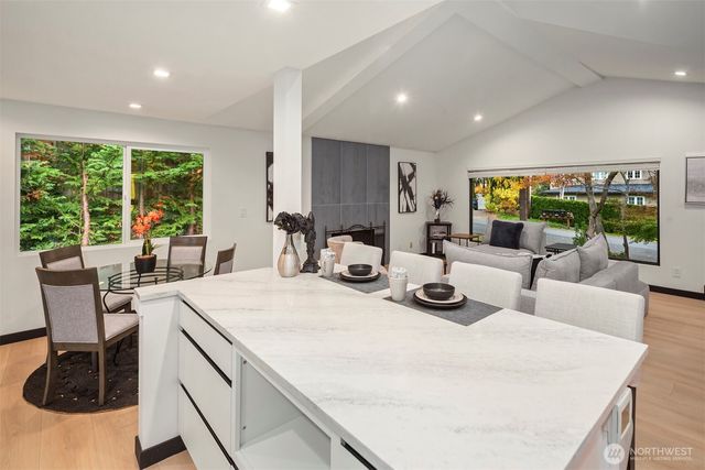 10045 NE 15th Street, Bellevue, WA 98004