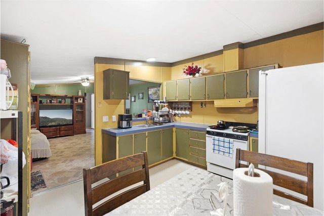 1309 S Franklin Avenue, Cleveland, TX 77327