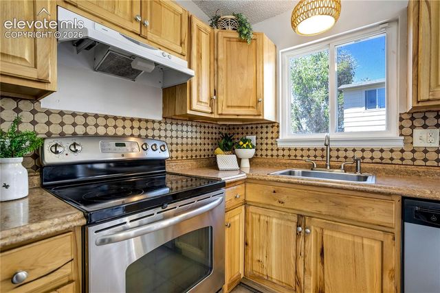 5270 N Nolte Drive, Colorado Springs, CO 80916