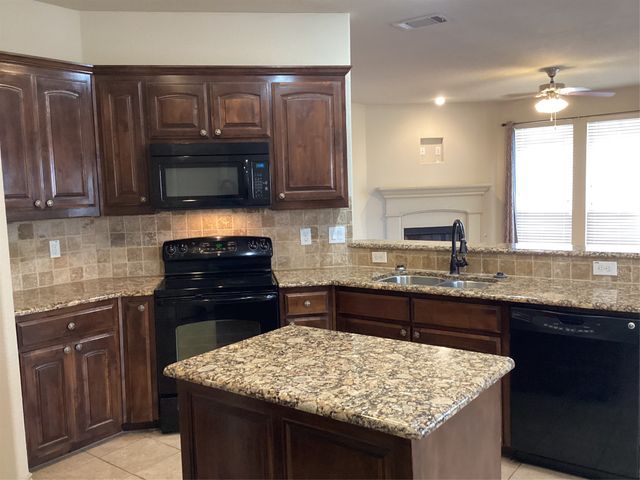 10213 Point Lobos Trail, Fort Worth, TX 76177