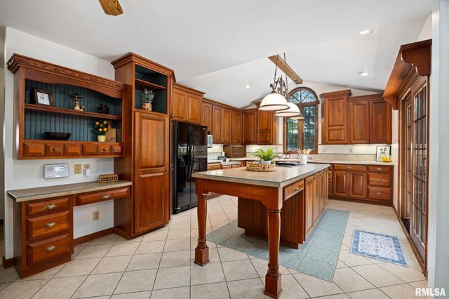 1806 W GAYLORD Avenue, Peoria, IL 61614