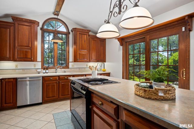 1806 W GAYLORD Avenue, Peoria, IL 61614