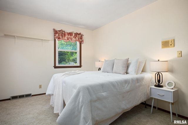 1806 W GAYLORD Avenue, Peoria, IL 61614