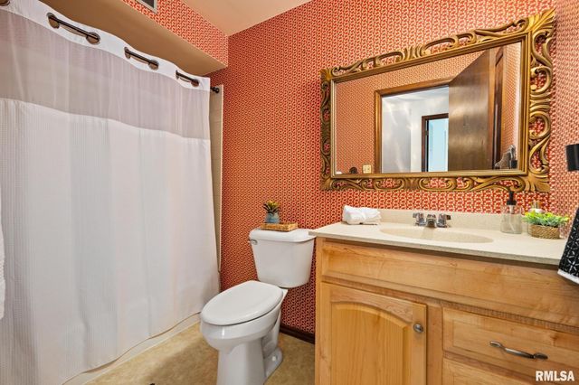 1806 W GAYLORD Avenue, Peoria, IL 61614