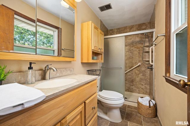 1806 W GAYLORD Avenue, Peoria, IL 61614