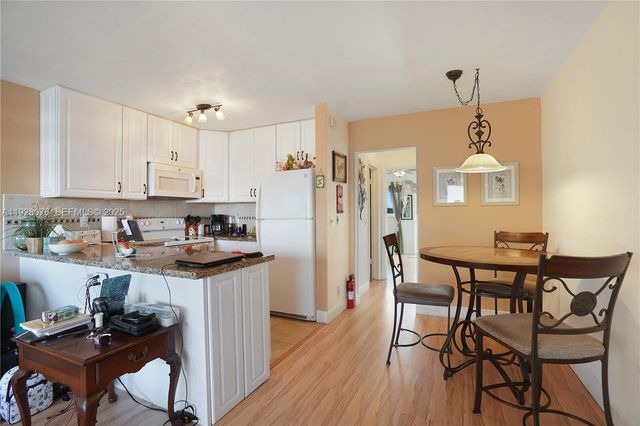 1000 SW 11th Ave 17E, Hallandale Beach, FL 33009