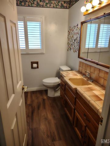 2812 Elmer Avenue, Bakersfield, CA 93308
