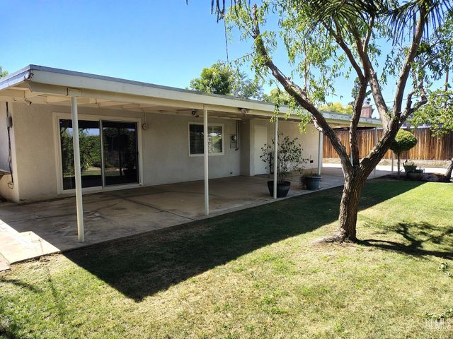 2812 Elmer Avenue, Bakersfield, CA 93308